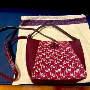 Tory Burch : Small McGraw Bucket Bag- New without tags and dust bag included!